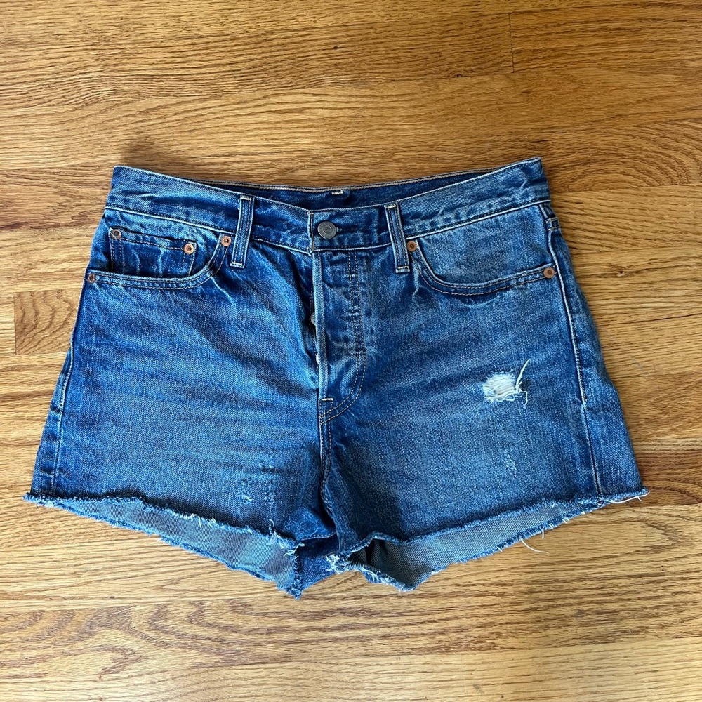Levi’s 501 original high rise women’s shorts, size 29